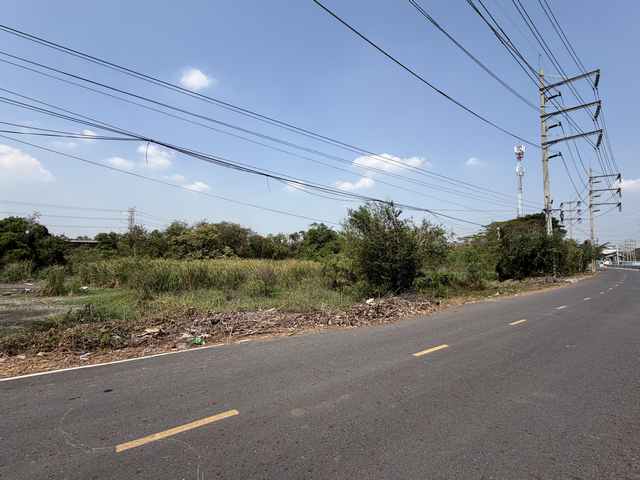 ขายที่ดิน บางตลาด ปากเกร็ด นนทบุรี 5 ไร่ 3 งาน 57 ตร.ว. ติดคลองประปา ตารางวาละ 100,000 บาทรายละเอียดทรัพย์ที่ดินเปล่า ตำบลบางตลาด อำเภอปากเกร็ด จังหวัดนนทบุรีเนื้อที่ 5 ไร่ 3 งาน 57 ตารางวาทำเลติดคลองประปา บรรยากาศดีเหมาะสำหรับพัฒนาโครงการที่อยู่อาศัย โครงการจัดสรร หรือเพื่อการลงทุนในอนาคตพื้นที่ขนาดใหญ่ สามารถพัฒนาโครงการได้หลากหลายรูปแบบราคาขาย 100,000 บาท / ตารางวา