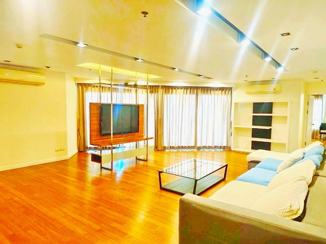 คอนโดหรู 6นอน 5 น้ำ เบลล์ แกรนด์ พระราม 9 ชั้น30 MRTพระราม9 500 ม. Penthouse 74 ตร.ว. 296ตร.ม. 119,999B-M.ห้องขนาดใหญ่แบบพิเศษ เหมาะอยู่อาศัยระดับลักชัวรีหรือโฮมออฟฟิศ ใจกลางพระราม 9 ใกล้แหล่งธุรกิจ  ใกล้เซ็นทรัล พระราม 9 600 ม. และไลฟ์สไตล์สำคัญของกรุงเทพLuxury condo Penthouse for rent 6bed MRT Rama9 500m. 5bath Belle Grand Rama 9 on the 30th floor size 74sq.wa. 296sq.m. 119,999B-M. Extra large unit ideal for luxury living or home office Located in the heart of Rama 9 near business districts Central Rama 9 600m. and key Bangkok lifestyle amenitiesถนนพระราม 9 แขวงห้วยขวาง เขตห้�