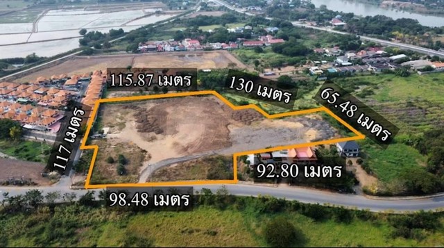 #มีที่ดินทำเลทองที่เหมาะกับการลงทุน.... มานำเสนอ#รูปแปลงสวย เนื้อที่ 13-3-81.5 ไร่ อ.เมือง จ.อ่างทอง (ตรงข้ามสวนน้ำอ่างทอง) ถมดินแล้ว ถนนหน้าแปลงที่ดินมีโครงการขยายเป็นถนน 4เลน*ห่างจากแปลงที่ดินประมาณ 1.5 กม.มีโครงการจะก่อสร้างถนนเลี่ยงเมือง 4เลน โครงการจะเริ่มสร้างปี 2568*ใก้ลถนน 4เลน สายอ่างทอง-สิงห์บุรี 500 เมตร*ใกล้ถนนลำท่าแดง 1กม.*ใกล้ตลาดสดจ.อ่างทอง 2 กม.*หน้ากว้างติดถ�