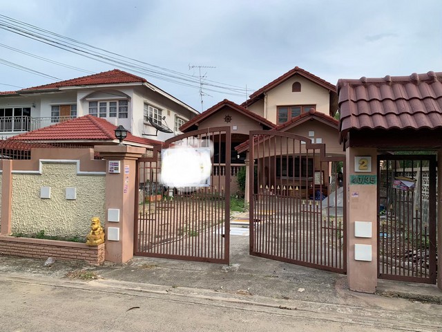 ให้เช่าบ้านเดี่ยว 2 ชั้น หลังใหญ่ 97 ตรว. 4 ห้องนอน ซอยรามอินทรา 77 ใกล้รถไฟฟ้าสายสีชมพู *** ราคาเช่า 23,000 บาท/เดือนติดต่อ:: ชยา โทร/ID Line:: 0942823961   Link Line:: https://line.me/ti/p/3xFA1An8Kcรหัส# T26-415บ้านเดี่ยว 2 ชั้น หลังใหญ่ ซอยรามอินทรา 77 ใกล้รถไฟฟ้าสายสีชมพู - พื้นที่ 97 ตารางวา  - 4 ห้องนอน - 2 ห้องน้ำ - 1 ห้องครัว- จอดรถได้ 5 คัน- (บ้านเปล่า) เฟอร์นิเจอร์ โซฟา 1 ตัว ตู้เก็บของ 4 ตู้ แอร์ 2 ตัว จุดเด่นบ้าน- ใกล้รถไฟฟ้าสาย�