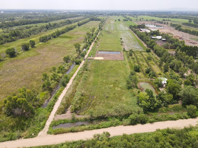 ที่ดินเชิงเกษตร 6.9แสน/ไร่ คลอง13 อ.วิหารแดง สระบุรี o86-3ol-6l6lคลอง13 ต.หนองหมู อ.วิหารแดง จ.สระบุรีสอบถาม/นัดเยี่ยมชม T.วรุณรัตน์ 086-301-6161   o86-3ol-6l6lเนื้อที่ 1 ไร่ ขายยกราคา 690,000 บาทแหล่งชุมชนเข้าออกได้ 2 ทางฟรีทุกค่าใช้จ่ายจอง 30,000 บาทสอบถาม/นัดเยี่ยมชม T.วรุณรัตน์ 086-301-6161   o86-3ol-6l6lสถานที่ใกล้เคียงอำเภอหนองแค 8 กม.อำเภอวิหารแดง 12 กม.ห่างถนนพหลโยธิน 8 กม.วัดใหม่เทพนิมิตร 800 เมตรเข้าจากเส้นรังสิ�