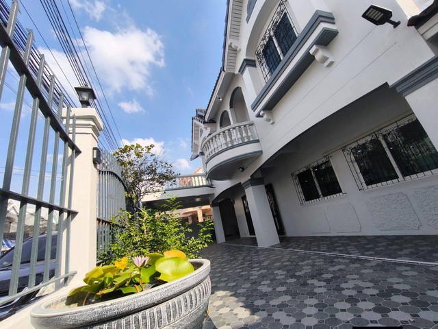 RH02092 ให้เช่าบ้านเดี่ยว 72 ตารางวา 6 ห้องนอน 3 ห้องน้ำ  สุขุมวิท 101/1 รับชาวต่างชาติ จดทะเบียนใด้โครงการ , รังสิยา 2 วชิรธรรมสาธิต 55ที่อยู่: 72 ถนน สุขุมวิท 101/1 แขวงบางจาก เขตพระโขนง กรุงเทพมหานคร 10260บ้านเดี่ยว 2 ชั้น รีโนเวทใหม่ พร้อมเข้าอยู่72 ตารางวา 6 ห้องนอน 3 ห้องน้ำ  แอร์ 8 เครื่องเหมาะสำหรับ ครอบครัวใหญ่ โฮมออฟฟิศ ชาวต่างชาติพักอาศัย รับสัตว์เลี้ยง รับจดทะเบียนบริษัทราค