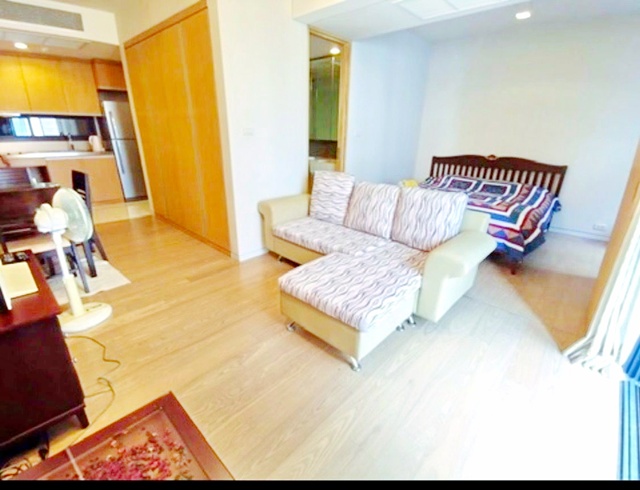 BTSพร้อมพงษ์ 1.9กม. คอนโด 1นอน 1น้ำ ไซมิส จอยญ่า สุขุมวิท 31ชั้น3 43ตร.ม. 27,999-31,999B-M. คอนโดสไตล์โมเดิร์น คอนเทมโพรารี ใจกลางสุขุมวิท ใกล้แหล่งไลฟ์สไตล์ วิลล่า มาร์เก็ต สุขุมวิท 650 ม.ร้านอาหารญี่ปุ่น และห้างชั้นนำของกรุงเทพ เหมาะอยู่อาศัยในย่านสุขุมวิทBTS PhromPhong 1.9km. Siamese Joya Sukhumvit 31 1-bed 1-bath condo the 3rd fl. 43sq.m 27,999-31,999B-M. Modern contemporary condo in the heart of Sukhumvit close to lifestyle amenities Villa Market Sukhumvit 650 m. Japanese restaurants and leading Bangkok department stores Ideal for living in the Sukhumvit areaถ.สุขุมวิท �