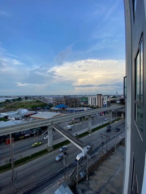 อยู่เองก็ดี ลงทุนก็ใช่! ขายคอนโด เจดับบลิว สเตชั่น แอท รามอินทรา  (JW Station @Ramintra) พร้อมผู้เช่า ทำเลดีมาก ติดถนนรามอินทรา และ MRT สายสีชมพู .TPI-2891.ที่ตั้ง : ถนนรามอินทรา เขตมีนบุรี กรุงเทพฯ.รายละเอียด :- ขนาด 31.64 ตร.ม.- ชั้น 9- 1 ห้องนอน 1 ห้องน้ำ- เครื่องปรับอากาศ 2 เครื่อง- พร้อมเฟอร์นิเจอร์และเครื่องใช้ไฟฟ้า.จุดเด่นโครงการ- มีผู้เช่าอยู่แล้ว รับค่าเช่าต่อเนื่องทันที- ทำเลติดรถไฟฟ