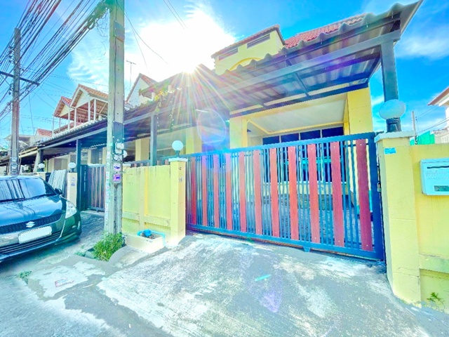 ใกล้ สวนหลวง ร.9 900ม. ใหญ่มาก 2คูหา 24ตร.ว. เฉลิมพระเกียรติ ร.9 44-52 ประเวศ  ทาวน์เฮาส์ 3 นอน 2 น้ำ188ตร.ม. หลังหัวมุม 13,999 B-M.บ้านปรับปรุงใหม่ บรรยากาศร่มรื่น พร้อมสวนส่วนตัวเหมาะสำหรับอยู่อาศัย ในย่านชุมชนคุณภาพ ใกล้ ตลาดนัมเบอร์วัน ราม 2 1.0 กม. เมกาบางนา ถ.พัฒนาการ-อ่อนนุช  4.3ล้าน บาทnear SuanLuang RamaIX Park 900m. 24sq.wa. 188sq.m. corner Very large 2units.on Chalerm Phra Kiat Rama IX Rd. 44-52 Prawet  3-bed 2-bath townhouse  price 13,999B-M. Located   Newly renovated house with private garden peaceful atmosphere ideal for living close to Number On