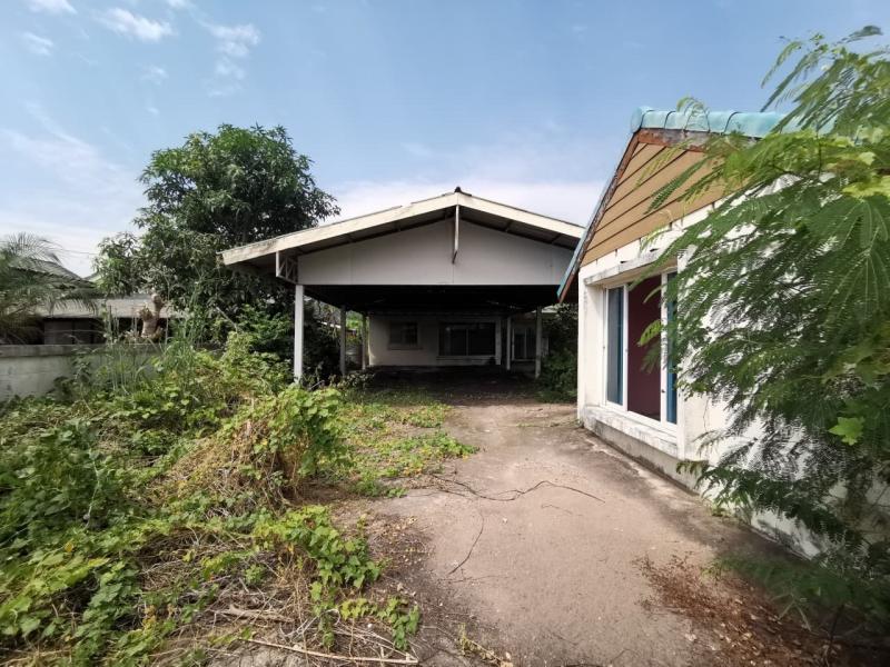  ขาย บ้านเดี่ยว/ทาวน์เฮ้าส์/คอนโด โครงการ ขาย บ้านเดี่ยว กฤษณาบ้านเลื่อม  ถนน อุดรธานี-เชียงยืน (3001) ตำบล บ้านเลื่อม อำเภอ เมืองอุดรธานี จังหวัด อุดรธานี  ราคาโปรโมชั่น  1,804,000     บาท    ลดจาก   2,486,000   บาท ราคาโปรโมชั่นตั้งแต่วันที่  2 มีนาคม - 31 พฤษภาคม 2569  รายละเอียดทรัพย์ -  เนื้อที่ 200.00 ตร.ว.  พื้นที่ใช้สอย 326.90 ตร.ม. -  7ห้องนอน  5ห้องน้ำ  -  บ้านหันไปทางทิศ  ตะวันออก   พิกัดทรัพย์ : https://maps.app.goo.