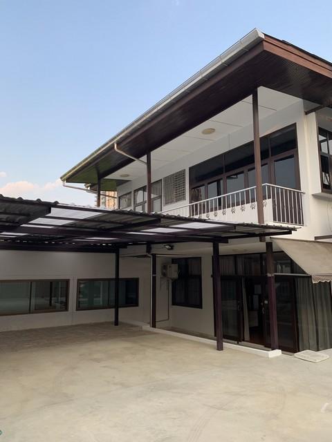 ให้เช่าบ้านเดี่ยว2ชั้น100ตร.ว.ย่านสุขุมวิท64บางจากบางนาใกล้BTSปุณณวิถีราคาเช่า 50,000 บาท / เดือนที่ตั้ง ถนนสุขุมวิท ซอยสุขุมวิท 64 แขวงบางนาเหนือ เขตบางนา กรุงเทพมหานคร 10260ติดต่อ : คุณภัสพงณ์ 0634098164Line : binkem22https://www.facebook.com/profile.php?id=61581484955548เนื้อที่ 100 ตารางวา จำนวน 2 ชั้น 5 ห้องนอน 3 ห้องน้ำ ที่จอดรถ 5 คันสถานที่ใกล้เคียง- ใกล้ BTS ปุณณวิถี- ใกล้ 7-Eleven / แม็กซ์แวลูทันใจ- รร.นานาชาติแองโกลสิงคโปร์ สุขุ