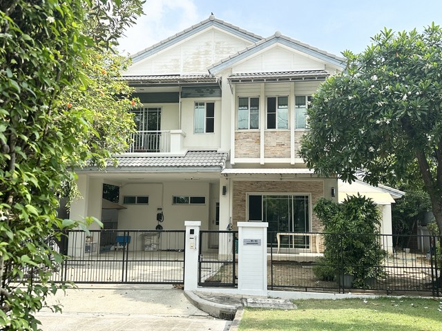 ขาย หมู่บ้าน มัณฑนา ปิ่นเกล้า-พระราม5 MANTANA PINKLAO – RAMA 5 ถนน นครอินทร์ บรรยากาศและฮวงจุ้ยดีมากที่ตั้ง : เลขที่ 199/155 ม.4 ถนน.นครอินทร์ ต.บางขุนกอง อ.บางกรวย จ.นนทบุรีรหัสทรัพย์ SSS-240014รายละเอียดบ้าน- เนื้อที่ 64 ตารางวา - พื้นที่ใช้สอย 245 ตร.ม.- แบบบ้าน 3 ห้องนอน 3 ห้องน้ำ - หน้าบ้าน ทิศ ตะวันตกเฉียงใต้- 2 ที่จอดรถสถานที่ใกล้เคียง- โลตัส นครอินทร์- ไทวัสดุ นครอินทร์- แม็คโคร นครอินทร์- เดอะว