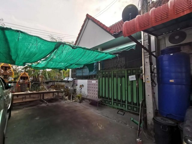   ขาย บ้านเดี่ยว/ทาวน์เฮ้าส์/คอนโด โครงการ บ้านเจริญสุข บางละมุง  ถนน สุขุมวิท ชลบุรีซอย สุขุมวิท-พัฒนา 53 แยก 6 ถนน สุขุมวิท ตำบล หนองปรือ อำเภอ บางละมุง จังหวัด ชลบุรี  ราคาโปรโมชั่น   1,476,000   บาท    ลดจาก  1,650,000    บาท ราคาโปรโมชั่นตั้งแต่วันที่  2 มีนาคม - 31 พฤษภาคม 2569  รายละเอียดทรัพย์ -  เนื้อที่ 24.00 ตร.ว. พื้นที่ใช้สอย 92 ตร.ม. -  บ้านหันไปทางทิศ ตะวันออกเฉียงใต้  พิกัดทรัพย์ : https://maps.app.goo.