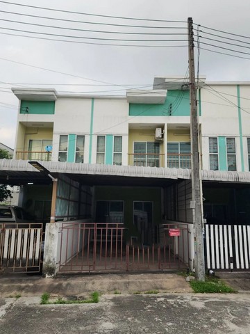   ขาย บ้านเดี่ยว/ทาวน์เฮ้าส์/คอนโด โครงการ  เดอะวิลเลจ หนองค้อ ศรีราชา ชลบุรี ถนน ศรีราชา-หนองค้อ(ทล.3241) ตำบล หนองขาม อำเภอ ศรีราชา จังหวัด ชลบุรี  ราคาโปรโมชั่น  1,478,000    บาท    ลดจาก   1,700,000   บาท ราคาโปรโมชั่นตั้งแต่วันที่  2 มีนาคม - 31 พฤษภาคม 2569  รายละเอียดทรัพย์ -  เนื้อที่ 28.30 ตร.ว.  พื้นที่ใช้สอย 120.00 ตร.ม. -  บ้านหันไปทางทิศ ตะวันตกเฉียงใต้  พิกัดทรัพย์ : https://maps.app.goo.gl/hSnoX56wdBBdnw449  สถานที่ใกล้เ�