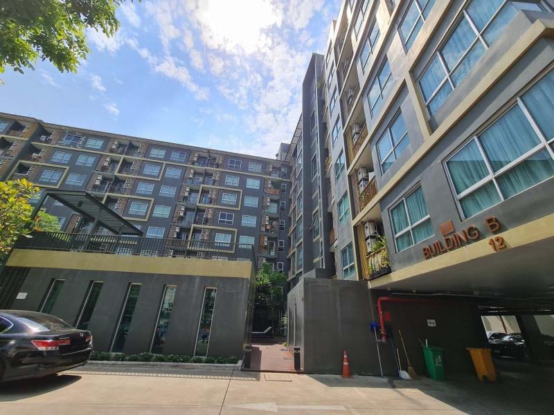   ขาย บ้านเดี่ยว/ทาวน์เฮ้าส์/คอนโด โครงการ  ขาย คอนโด เมโทร ลักซ์ พหลโยธิน  ซอย อินทามระ 14 ถนน สุทธิสารวินิจฉัย แขวง สามเสนใน เขต พญาไท จังหวัด กรุงเทพมหานคร    ราคาโปรโมชั่น  1,764,000    บาท    ลดจาก  2,214,000    บาท ราคาโปรโมชั่นตั้งแต่วันที่  2 มีนาคม - 31 พฤษภาคม 2569  รายละเอียดทรัพย์ -   พื้นที่ใช้สอย 27.33 ตร.ม. -  บ้านหันไปทางทิศ ตะวันตก  พิกัดทรัพย์ : https://maps.app.goo.gl/m1X3uFJDayJErXBS7  สถานที่ใกล้เคียง   - โรงพยา