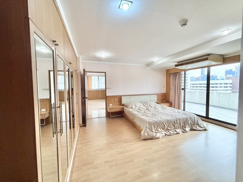 For Sale Supalai Place Sukhumvit 39 size 142 sqm 3bed 2bath 17th Floor Fully Furnished and closed to BTS Phrompong ::details::- Area 142 sqm.- 3 bedrooms 2 bathrooms- 17th floor- Building A- Sell with furnitures - closed to BTS Phrompong::Highlights::2 BalconiesPrice : 14,500,000 bath (14.5 MB)::Nearby places::- BTS Phrom Phong- Planetarium- Market Place Thonglor- Rain Hill- Park Lane Ekkamai- Bangkok Prep International School- Ekkamai International School- Bangkok University- Sukhumvit Hospital- Theptarin Hospital- Kluaynamthai Hospital********************************สนใจติดต่อ : BTL ESTATE AGENTS 0657095999Line : https://lin.ee/aeKXSB3LINE ID : @379zvtrkTel./Whatsapp : +66-65-709-5999, +66-81-456-1326Email : btlestateagents@gmail.com