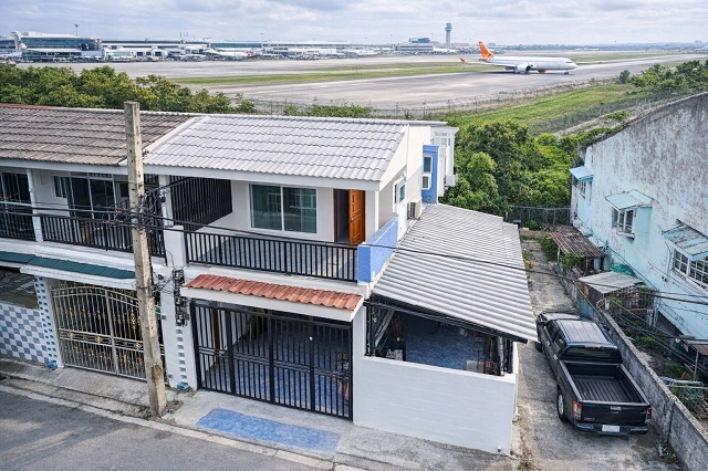 วิภาวดีรังสิต70-80 ทาวน์เฮ้าส์ให้เช่า 3นอน สนามบินดอนเมือง 850 ม. 2น้ำ ดอนเมืองโทลล์เวย์ 24ตร.ว.192ตร.ม.  12,898 B-M บ้านใหม่สภาพดี พร้อมแอร์ และเฟอร์ฯบางส่วน ทำเลติดถนนวิภาวดีรังสิต เดินทางสะดวก ใกล้ร้านอาหาร และระบบขนส่งสาธารณะ เหมาะสำหรับอยู่อาศัย ใกล้ตลาดใหม่ดอนเมือง 1.2 กม.ใกล้ถนนใหญ่ เดินทางเข้า-ออกสู่เมืองได้ง่ายVibhavadi Rangsit70-80 3bed 2bath townhouse for rent Don Mueang Airport 850m.DonMueang Tollway 24sq.wa. 192sq.m. 12,898 B-M usable area New well mainta