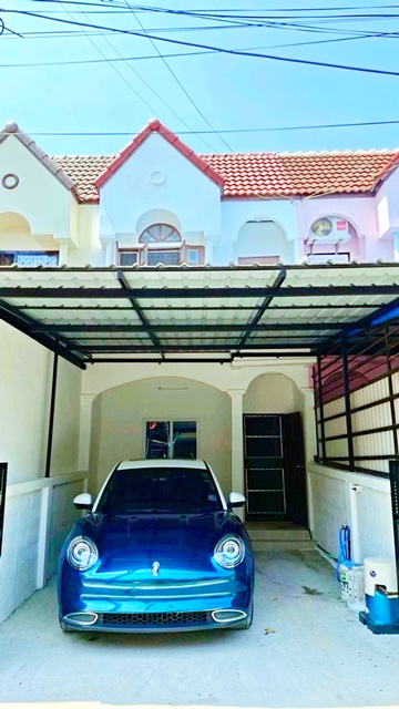 รร.เตรียมอุดมศึกษาน้อมเกล้า 900 ม. เดอะ พาซิโอทาวน์ รามคำแหง 1 กม.ทาวน์เฮาส์ 2 ชั้น 2 นอน 2 น้ำ  17 ตร.ว. 136 ตร.ม. 9,999 B-M. รีโนเวทใหม่ ทำเลรามคำแหง ใกล้รร.เตรียมอุดมศึกษาน้อมเกล้า 900 ม. แหล่งไลฟ์สไตล์ รถไฟฟ้า ระบบขนส่งสาธารณะและถนนวงแหวน เหมาะอยู่อาศัย โฮมออฟฟิศ เดินทางสะดวกTriam Udom Suksa Nomklao School, 900 m. 2 story townhouse 2 bed 2 bath 17 sq.wa. 136 sq.m. 9,999 B-M Newly renovated Ramkhamhaeng location The Paseo Town Ramkhamhaeng 1 km. Close to lifestyle hub BTS Skytrain public transportation and ring road Suitable for residential use or home office