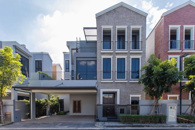 LV53443 ให้เช่า บ้านเดี่ยว อาเทลล์ เอกมัย-รามอินทรา Artale Ekkamai-Ramintraราคาเช่า : 180,000 บาท/เดือน (รับชาวต่างชาติ)ที่ตั้ง : ซอยสุคนธสวัสดิ์ 19 ถนนประเสริฐมนูกิจ เขตลาดพร้าว กทม.ชื่อโครงการ : อาเทลล์ เกษตรนวมินทร์ Artale Kaset Nawaminรายละเอียด : - บ้านเดี่ยว 3 ชั้น - เนื้อที่ดิน 55 ตร.ว - พื้นที่ใช้สอย 390 ตร.ม.- 4 ห้องนอน 6 ห้องน้ำ ห้องนั่งเล่น 1 ห้องครัวบิ้วอิน - ห้องแม่บ้าน + ห้องน้ำแม่บ้าน 1 ห้อง- จอดรถได้ 3 คั�