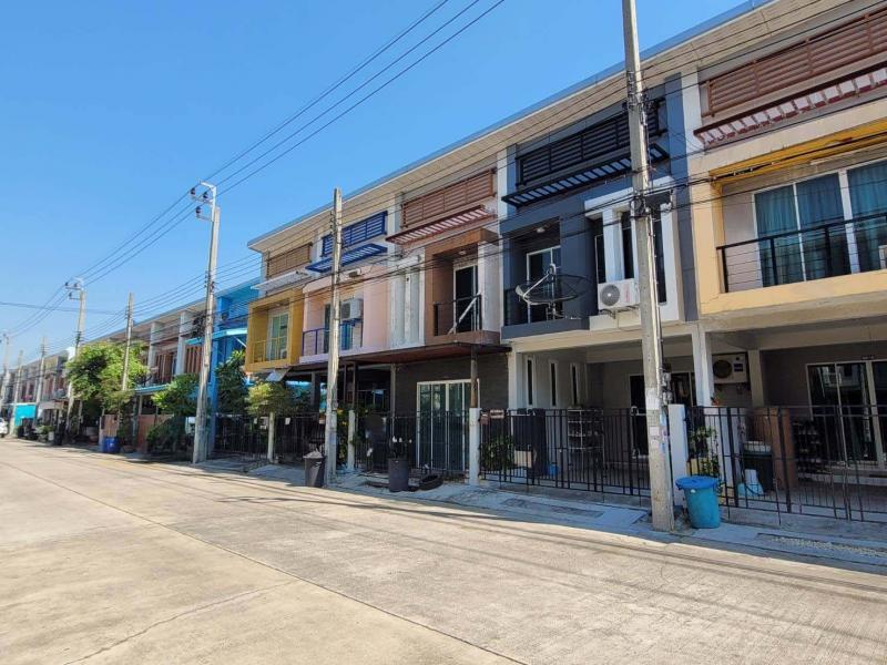  ขาย บ้านเดี่ยว/ทาวน์เฮ้าส์/คอนโด โครงการ  ขาย ทาวน์เฮ้าส์ อาร์เค พาร์ค รามอินทรา-คู้บอน     ถนน เลียบคลองสอง แขวง บางชัน เขต คลองสามวา จังหวัด กรุงเทพมหานคร  ราคาโปรโมชั่น  1,724,000    บาท    ลดจาก  1,980,000     บาท ราคาโปรโมชั่นตั้งแต่วันที่  2 มีนาคม - 31 พฤษภาคม 2569  รายละเอียดทรัพย์ -  เนื้อที่ 19.90 ตร.ว.  พื้นที่ใช้สอย 124 ตร.ม.  -  1 ที่จอดรถ  -  บ้านหันไปทางทิศ ตะวันตก  พิกัดทรัพย์ :   https://maps.app.goo.gl/XkvjJSzz2Rvufx3