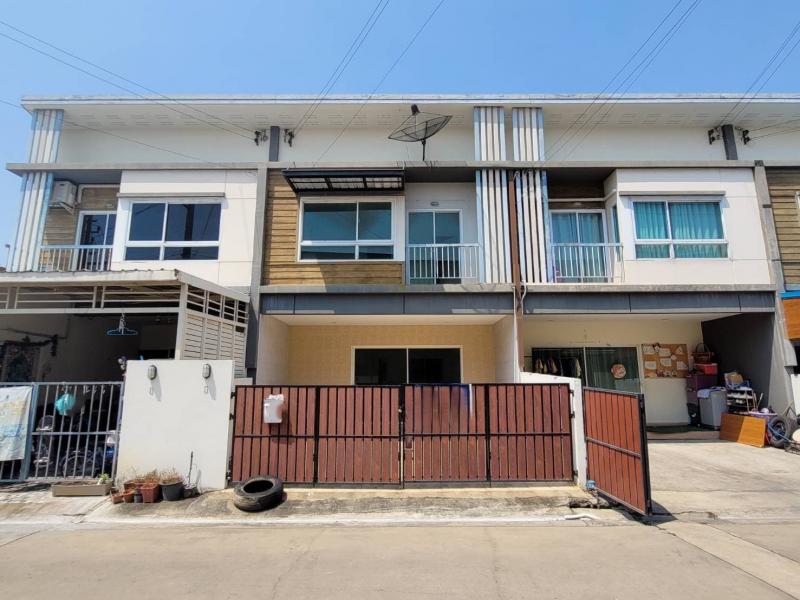  ขาย บ้านเดี่ยว/ทาวน์เฮ้าส์/คอนโด โครงการ ขาย  ทาวน์เฮ้าส์ วิลเลต ไลท์  ถนน สายบางใหญ่-บางคูลัด ตำบล บางเลน อำเภอ บางใหญ่ จังหวัด นนทบุรี  ราคาโปรโมชั่น  1,724,000    บาท    ลดจาก   1,980,000   บาท ราคาโปรโมชั่นตั้งแต่วันที่  2 มีนาคม - 31 พฤษภาคม 2569  รายละเอียดทรัพย์ -  เนื้อที่ 19.20 ตร.ว.  พื้นที่ใช้สอย 125 ตร.ม. -  3ห้องนอน  2ห้องน้ำ  -  1ที่จอดรถ  -  บ้านหันไปทางทิศ ใต้  พิกัดทรัพย์ : https://maps.app.goo.gl/1h2aYNb6VEKeDai16  สถาน�