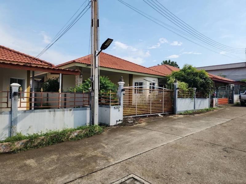  ขาย บ้านเดี่ยว/ทาวน์เฮ้าส์/คอนโด โครงการ  ขาย บ้านเดี่ยว ทรัพย์มงคล 15 ระยอง  ถนนสายพัทยา-ระยอง ตำบล มาบข่า อำเภอ นิคมพัฒนา จังหวัด ระยอง   ราคาโปรโมชั่น   1,725,000   บาท    ลดจาก   2,100,000   บาท ราคาโปรโมชั่นตั้งแต่วันที่  2 มีนาคม - 31 พฤษภาคม 2569  รายละเอียดทรัพย์ -  เนื้อที่ 51.00 ตร.ว.   พื้นที่ใช้สอย 85.26 ตร.ม. -  2ห้องนอน  2ห้องน้ำ  -  1ที่จอดรถ  -  บ้านหันไปทางทิศ ตะวันตกเฉียงเหนือ  พิกัดทรัพย์ :  https://map