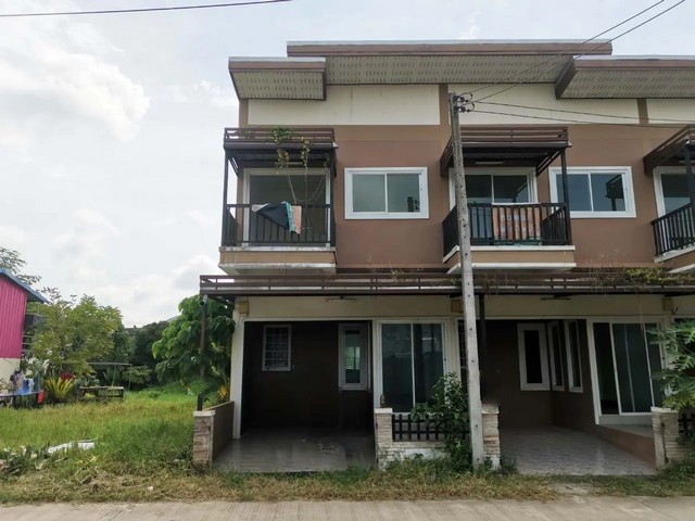   ขาย บ้านเดี่ยว/ทาวน์เฮ้าส์/คอนโด โครงการ ทาวน์เฮ้าส์ ทุ่งสง นครศรีธรรมราชถนน สายทุ่งสง-นาบอน ตำบล ชะมาย อำเภอ ทุ่งสง จังหวัด นครศรีธรรมราช  ราคาโปรโมชั่น   1,441,000   บาท    ลดจาก  2,050,000    บาท ราคาโปรโมชั่นตั้งแต่วันที่  2 มีนาคม - 31 พฤษภาคม 2569  รายละเอียดทรัพย์ -  เนื้อที่ 21.30 ตร.ว.  พื้นที่ใช้สอย 131.75 ตร.ม. -  2 ห้องนอน  2 ห้องน้ำ  -  บ้านหันไปทางทิศ ตะวันตก  พิกัดทรัพย์ : https://maps.app.goo.gl/VurzE1Gm1Ryk2Ci16  สถาน