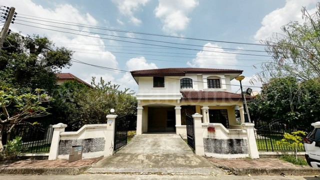 รหัสทรัพย์&nbsp; 7093บ้านเดี่ยวหลังใหญ่ สีวลี 1 รังสิต-คลอง 2 ต้นโครงการ พื้นที่ 121 ตร.วา พร้อมสวนผลไม้รอบบ้านที่ตั้ง :&nbsp;ถนนรังสิต-นครนายก ตำบลประชาธิปัตย์ อำเภอธัญบุรี จังหวัดปทุมธานี 12130รายละเอียดทรัพย์- บ้านเดี่ยว 2 ชั้น หลังใหญ่ ต้นโครงการ (เข้า-ออกสะดวก)- เนื้อที่ดิน 121 ตารางวา พื้นที่ใช้สอย 290 ตารางเมตร (ที่ดินหน้ากว้างประมาณ 20 เมตร)- 3 ห้องนอน, 2 ห้องน้ำ,&nbsp;1 ห้องรับแขก, 1 ห้