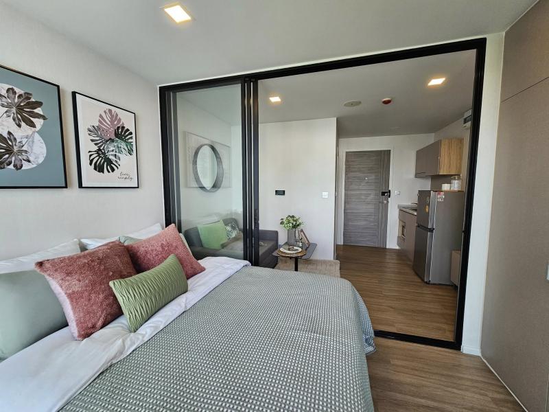 For Rent : ให้เช่า Atmoz รัชดา-ห้วยขวาง ห้องใหม่เอี่ยม ห้องสวยตรงปก  ค่าเช่า 13,000 บาท  พร้อมอยู่        -Atmoz รัชดา-ห้วยขวาง       -ค่าเช่า 13,000 บาท       -ชั้น 6  อาคาร C       -พื้นที่ประมาณ 25 ตร.ม.       -รูปแบบ Studio  1 ห้องน้ำ       -เฟอร์นิเจอร์ครบ ตรงปก       -เครื่องใช้ไฟฟ้าครบ ตรงปก       -สัญญาเช่า 1 ปี       -ประกันเช่า 2 เดือน+ล่วงหน้า 1 เดือน       -สิทธิ์จอดรถฟรี 1 คันสนใจเช่าติดต่อ : คุณนุช 096-9265498, คุณเก็ต 098-9793591#คอนโดใกล้รถไฟฟ้�