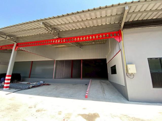 ให้เช่าโกดังยกสูง ถนนศรีนครินท-หนามแดง ระบบไฟฟ้า 3 เฟส รถเทเลอร์เข้าได้ราคาเช่า 81,000 บาท  / เดือน ( ประกัน 3 เดือน ล่วงหน้า 1 เดือน )ที่ตั้ง ถนนหนามแดง-บางพลี อำเภอบางพลี จังหวัดสมุทรปราการ 10540ติดต่อ : คุณภัสพงณ์ 0634098164Line : binkem22https://www.facebook.com/profile.php?id=61581484955548พื้นที่ใช้สอย 540 ตารางเมตร พร้อมออฟฟิศในตัวระบบไฟฟ้า 3 เฟส รถเทเลอร์เข้าได้พื้นรับน้ำหนักได้ 3 ตัน/ตร.ม.มีไฟส่วนกลาง / กล้องวงจรปิด�