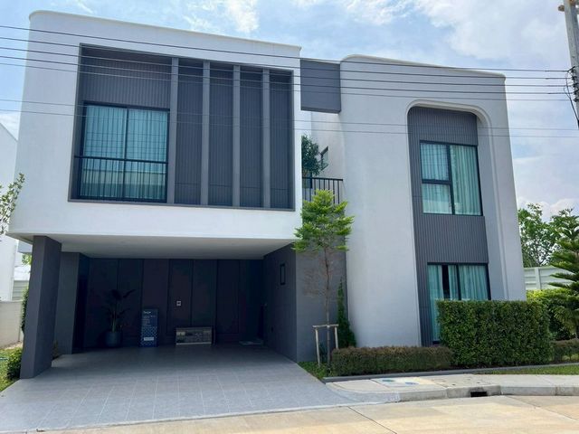 ราคาเริ่มต้น 9,290,000 บาท #โซนแม่เหียะ บ้านหรู ใกล้เมือง โครงการรางวัลระดับประเทศ บ้านสวยพร้อมอยู่ ทำเลดี เดินทางสะดวก บรรยากาศเงียบสงบ เหมาะสำหรับอยู่อาศัยระดับพรีเมียมรายละเอียดบ้าน• เนื้อที่ดิน 71.7 ตร.วา• พื้นที่ใช้สอย 212 ตร.ม.• 5 ห้องนอน• 5 ห้องน้ำ• ตกแต่ง Built-in + เฟอร์นิเจอร์ครบ• สระว่ายน้ำส่วนตัว• บรรยากาศเงียบสงบ เป็นส่วนตัวราคาขาย 12,900,000 บาทบ้านเปล่า ราคาเริ่มต�