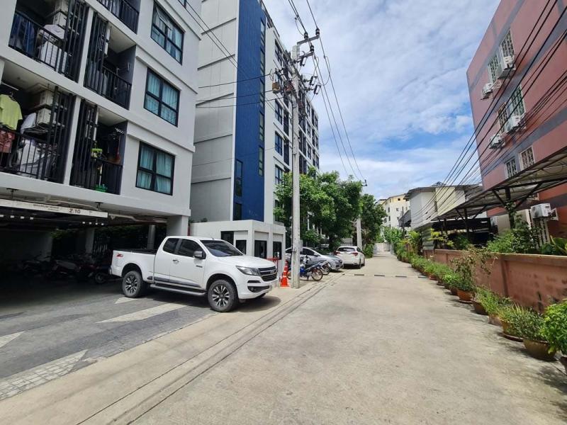   ขาย บ้านเดี่ยว/ทาวน์เฮ้าส์/คอนโด โครงการ   ถนน แบริ่ง (สุขุมวิท 107) ตำบล สำโรงเหนือ อำเภอ เมืองสมุทรปราการ สมุทรปราการ  ราคาโปรโมชั่น  1,676,000    บาท    ลดจาก  2,200,000    บาท ราคาโปรโมชั่นตั้งแต่วันที่  2 มีนาคม - 31 พฤษภาคม 2569  รายละเอียดทรัพย์ -  พื้นที่ใช้สอย 22.80 ตร.ม. -  บ้านหันไปทางทิศ เหนือ  พิกัดทรัพย์ :  https://maps.app.goo.gl/ZrhGkKDBnb7UKGq79  สถานที่ใกล้เคียง   - BTS สถานีแบริ่ง 1.10 กม.  - ตลาดสี่แยกบางนา 2.60 กม.  -  ศูนย