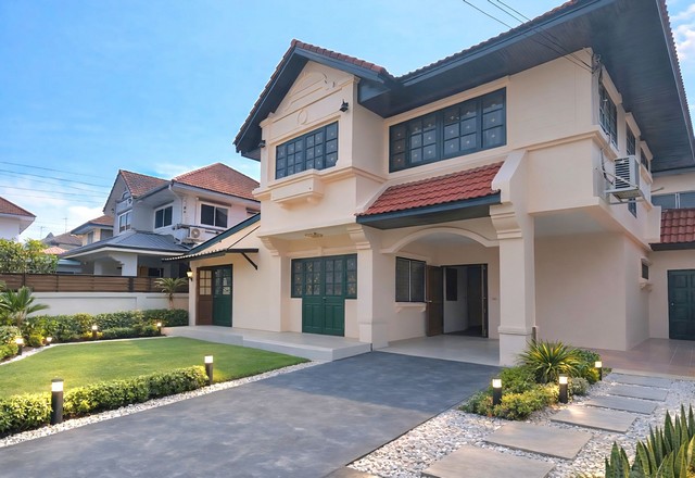 หมู่บ้านพูนสินธานี1 เคหะร่มเกล้า ทะลุออกซอยมิสทีนบ้านเดี่ยว2ชัน สภาพดี 70ตารางวา•3ห้องนอน 2ห้องน้ำ  •1ห้องรับแขก•1ห้องครัว•แอร์จำนวน2เครื่อง•พร้อมเฟอร์นิเจอร์•จอดรถได้  2 คันปั๊มน้ำ 1 เครื่องแทงค์น้ำ 1 แทงค์ถนน เคหะร่มเกล้า64 แขวงคลองสองต้นนุ่น เขตลาดกระบัง กรุงเทพมหานคร10520สถานที่ใกล้เคียงใกล้โรงพยาบาลนวมินทร์ 9 เพียง 2 กม.ใกล้สนามบินสุวรรณภูมิ 6 กม.ใกล้Airport Link สถา