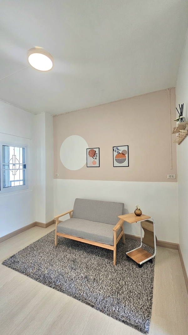  เอื้ออาทร พหล กม.44 (มิตซู)ใกล้นวนคร ตลาดไท ม.ธรรมศาสตร์ รังสิตตึก 84 ชั้น 4 ห้องมุมเดี่ยวขนาด 32.04 ตร.ม.2 ห้องนอน | 1 ห้องนั่งเล่น | 1 ห้องน้ำ | 1 ห้องครัวรีโนเวทใหม่ทั้งห้องเฟอนิเจอร์ครบ แถมแอร์ 1 ตัวราคา 589,000 บาทเท่านั้นฟรี!! เงินดาวน์ฟรี!! ค่าประเมินฟรี!! ค่าใช้จ่ายวันโอนผ่อนเบา เริ่มต้น 2 พัน/เดือน (ขึ้นกับอายุและเครดิตผู้กู้)สอบถามเพิ่มเติม ติดต่อเจ้าของได้โดยตรง▪︎ คุณขวั�