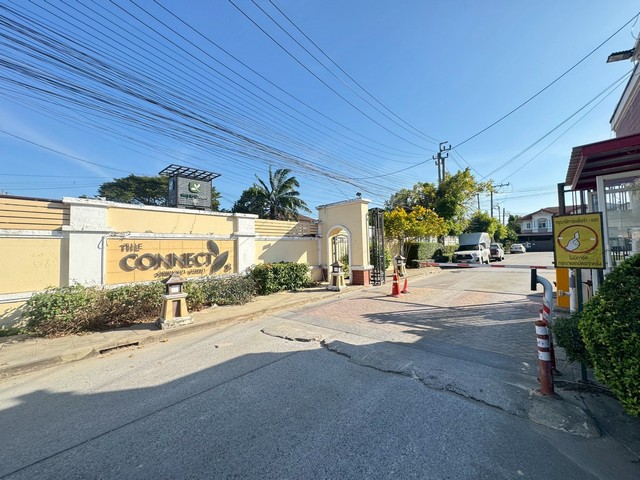 ทาวน์เฮ้าส์รีโนเวทใหม่ ใกล้เมกะบางนาทางขึ้น-ทางลงทางด่วนหมู่บ้านเดอะคอนเนค 8The Connect 8วงแหวน-บางนา กม.10ถนน บางนา-ตราดบางพลี สมุทรปราการเนื้อที่ : 18.10 ตารางวาห้องนอน : 3 ห้องห้องน้ำ : 2 ห้องจอดรถได้ : 1 คันทิศ : ใต้ของแถมเครื่องปรับอากาศ 2 เครื่องเครื่องทำน้ำอุ่น 1 เครื่อง ปั๊มน้ำ แท็งก์น้ำสถานที่ใกล้เคียง• เมกา บางนา• อิเกีย บางนา• เซ็นทรัล บางนา• มาร์เก็ตวิลเลจ• แม็คโค�