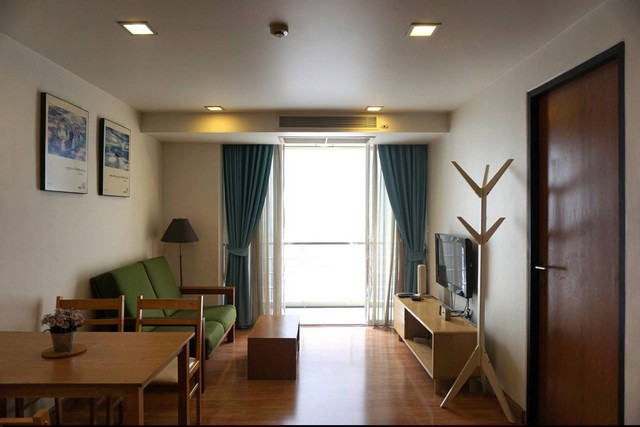 ปล่อยเช่าคอนโด The Alcove49 ซอยสุขุมวิท49 ราคา 18,000 บาท/เดือน ใกล้รถไฟฟ้า BTS สถานีทองหล่อเพียง 600 เมตร และ BTS สถานีพร้อมพงษ์ 1.1 กม. ห้องพร้อมเข้าอยู่พิกัด https://goo.gl/maps/prFjibUJBMqnEV557- 1 ห้องนอน 1 ห้องน้ำ 1 ห้องนั่งเล่น- ขนาด 47.13 ตร.ม.- ชั้น 7- เฟอร์นิเจอร์และเครื่องใช้ไฟฟ้าครบ- ค่าไฟตามจริง- ที่จอดรถสิ่งอำนวยความสะดวก - สระว่ายน้ำ - ห้อง Fitness - กล้องวงจรปิด - ระบบรักษาความปลอดภัย 24 ชั่วโมงสถานที่สำคัญใก�