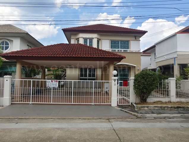 รหัสทรัพย์&nbsp; 6770บ้านเดี่ยว ชวนชื่น เพชรเกษม 81 ต่อเติมครบ สภาพพร้อมอยู่ ราคาถูกที่สุดที่ตั้ง :&nbsp;ถนนเพชรเกษม แขวงหนองแขม เขตหนองแขม กรุงเทพมหานคร 10160รายละเอียดทรัพย์&nbsp;- บ้านเดี่ยว&nbsp;2&nbsp;ชั้น เนื้อที่ 56.3&nbsp;ตารางวา พื้นที่ใช้สอย 220&nbsp;ตารางเมตร- 3 ห้องนอน, 2 ห้องน้ำ, 1 ห้องรับแขก, 1 ห้องครัว, 2 ที่จอดรถ- แอร์ 2 เครื่อง, เครื่องทำน้ำอุ่น 2 เครื่อง, ปั๊มน้ำ + แท้งค์น้ำ- ต่อเติมหลังคาท�