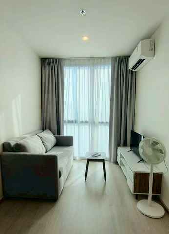 ขายคอนโด นิว โนเบิล ไฟฉาย วังหลัง 34.3 ตร.ม. 2 ห้องนอน ตกแต่งครบ ราคา 3,950,000 บาทรายละเอียดทรัพย์คอนโด นิว โนเบิล ไฟฉาย วังหลังขนาด 34.3 ตารางเมตร2 ห้องนอน1 ห้องน้ำ1 ห้องนั่งเล่น1 ห้องครัวตกแต่งครบ พร้อมเข้าอยู่ทำเลใกล้วังหลัง ศิริราช และรถไฟฟ้าสายสีน้ำเงิน เดินทางสะดวกราคาขาย 3,950,000 บาทContact Informationอัฉราภรณ์ งามทอง (เหมย)Atcharaporn Ngamthong (Mei)Sale: 080-483-6951Line: mickeymoeyEmail: atcharaporn.ng@gmail.comEstate Source ครบ จบ เรื่องบ้านและ�