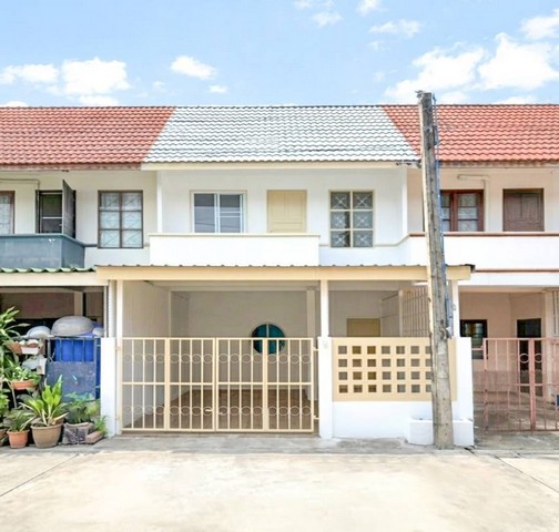 หมู่บ้านแสนดี ตรงข้ามร้านวรรณ รพ กรุงเทพระยอง ผ่อนเพียงเดือนละ 5000 บาท - บ้านมินิมอล เนื้อที่ 20 ตารางวา 2 ห้องนอน 2 ห้องน้ำ (บ้านเลขที่ 40/20) ปูกระเบื้องแกรนิโต ตกแต่งทำใหม่ทั้งหลัง - บ้านอยู่ต้นซอย เดินเข้าซอยเพียง 50 เมตรจากถนนเส้นหลัก รพ กรุงเทพระยอง ทำเลดี ถนนหน้าบ้านกว้าง สนนราคา 1.35 ล้านเงินเดือน 13000 กู้ได้ วิ่งตามพิกัดนี้ถึงหน้าบ้าน https://maps.google.com/maps?q=12.67589,101.218432กู้ได้เต็ม 1