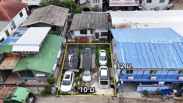 รหัสทรัพย์&nbsp;&nbsp;N0494ที่ดินเปล่า&nbsp;30 ตารางวา ซอยอุดมสุข 26 แยก 49 ศรีนครินทร์ ใกล้ BTS บางนาที่ตั้ง :&nbsp;แขวงบางนาเหนือ เขตบางนา กรุงเทพมหานคร 10260รายละเอียดทรัพย์&nbsp;&nbsp;- ที่ดินเปล่า เนื้อที่ 30 ตารางวา หน้ากว้าง 10 เมตร ลึก&nbsp;12&nbsp;เมตร- เหมาะสำหรับสร้างที่อยู่อาศัย- ที่ดินถมแล้ว- หน้าที่ดินหันทางทิศใต้ทำเลและสถานที่ใกล้เคียง- รถไฟฟ้า BTS สายสีเขียว สถานีอุดมสุข, สถานีบางนา- ห้างสร�