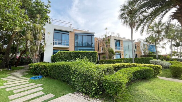 Beachfront House – Fully FurnishedBeautiful 2-storey detached house, fully furnished and ready to move in.Located just 15 metres from the beach, offering a peaceful seaside lifestyle and stunning ocean surroundings.Property details:• 2 Bedrooms• 3 Bathrooms• 2-storey detached house• Usable area: 253 SQ.M• Land size: 49 Sq.Wah• Beachfront location (only 15 metres from the beach)Selling price: 34,500,000 bahtRef.: 372978Listing Detail: www.rent-bangkok-condo.com/properties/⁠372978Co-agents are welcome. - - -Contact us for more information or arrange a viewing:Email. rbc.rentbangkokcondo@gmail.comCall. 066-0588-655Line ID: @rentbangkokcondohttps://lin.ee/9cMeMxeWhatsapp: 0660588655Wechat 微信: rentbangkokcondo