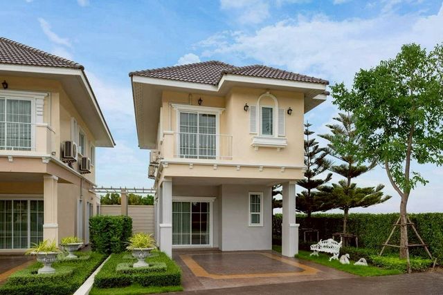 คุ้มที่สุดในย่านนี้ เพียง 4.29 ล้าน #ดีญ่าวาเล่ย์ #สารภี #บ้านตัวอย่าง 2 ชั้น Rare Unit ห้ามพลาด! ตกแต่งครบ พร้อมอยู่ ทำเลศักยภาพ ใกล้เมือง เดินทางสะดวก เหมาะทั้งอยู่อาศัยและลงทุนรายละเอียดบ้านที่ดิน 50.7 ตารางวา3 ห้องนอน | 3 ห้องน้ำ | 2 ที่จอดรถฟังก์ชันลงตัว ใช้งานได้จริงบ้านตัวอย่าง ตกแต่งสวย พร้อมเข้าอยู่ทันทีโปรโมชั่นสุดคุ้มฟรี! เฟอร์นิเจอร์บิ้วอินทั้งหลังฟรี! เครื่�