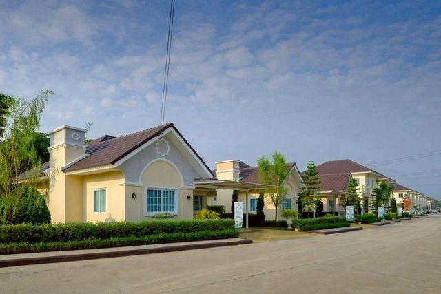 ราคาเพียง 3.79 ล้าน #ดีญ่าวาเล่ย์ #ฟลอเรสต้า #สันทราย – #แม่โจ้ บ้านชั้นเดียวหลังใหญ่ ตกแต่งครบ #หิ้วกระเป๋าเข้าอยู่ได้เลย ทำเลดี #ติดถนนใหญ่ #ใกล้แม่โจ้ เหมาะทั้งอยู่อาศัยและลงทุนรายละเอียดบ้านที่ดิน 70 ตารางวา3 ห้องนอน | 2 ห้องน้ำ | 2 ที่จอดรถบ้านเดี่ยวพื้นที่กว้าง อยู่สบาย เป็นส่วนตัวเฟอร์นิเจอร์บิ้วอินครบทั้งหลังพร้อมเข้าอยู่ทันที (Move-in Ready)ฟังก์ชันลงตัว ใช้งานไ�