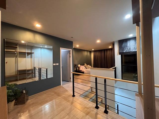 ให้เช่าทาวน์โฮม3.5ชั้น โครงการ Arden Pattanakarn ย่านพัฒนาการ สวนหลวง พร้อมเฟอร์นิเจอร์ราคาเช่า 65,000 บาท / เดือน ( สัญญาขั้นต่ำ 2 ปี ประกัน 2 เดือน ล่วงหน้า 1 เดือน )ที่ตั้ง ถนนพัฒนาการ ซอยพัฒนาการ 20 แขวงสวนหลวง เขตสวนหลวง กรุงเทพ 10250ติดต่อ : คุณภัสพงณ์ 0634098164Line : binkem22https://www.facebook.com/profile.php?id=61581484955548เนื้อที่ 22 ตารางวา พื้นที่ใช้สอย 185 ตารางเมตร จำนวน 3.5 ชั้น 3 ห้องนอน 4 ห้องน้ำพร้อมชั้นลอยยกระดับด้านหน้า 