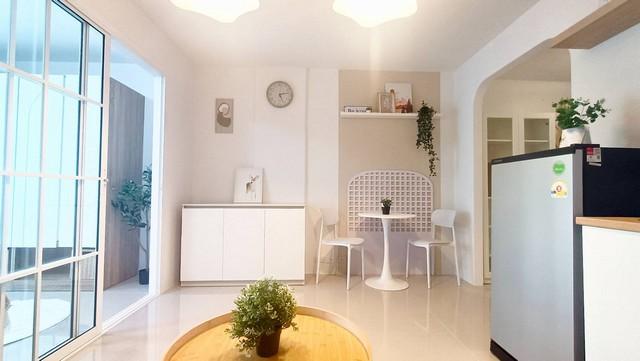 ขายคอนโดซิตี้วิลล่า ตึก D2 ชั้น 3 ซอยลาดพร้าว 130 รีโนเวทใหม่ สไตล์มินิมอล ใกล้ BTS ลาดพร้าว 101ราคาขาย 1,200,000 บาทที่ตั้ง ถนนลาดพร้าว แขวงคลองจั่น เขตบางกะปิ กรุงเทพมหานคร 10312ติดต่อ : คุณภัสพงณ์ 0634098164Line : binkem22https://www.facebook.com/profile.php?id=61581484955548พื้นที่ใช้สอย 33 ตารางเมตร ตึก D2 ชั้น 3 (จาก 9 ชั้น) จำนวน 1 ห้องนอน 1 ครัวบิวท์อิน 1 ห้องน้ำเฟอร์นิเจอร์ใหม่ทั้งหมด แต่งสไตล์มินิมอล ระเบียงหันทางทิศตะวันออก