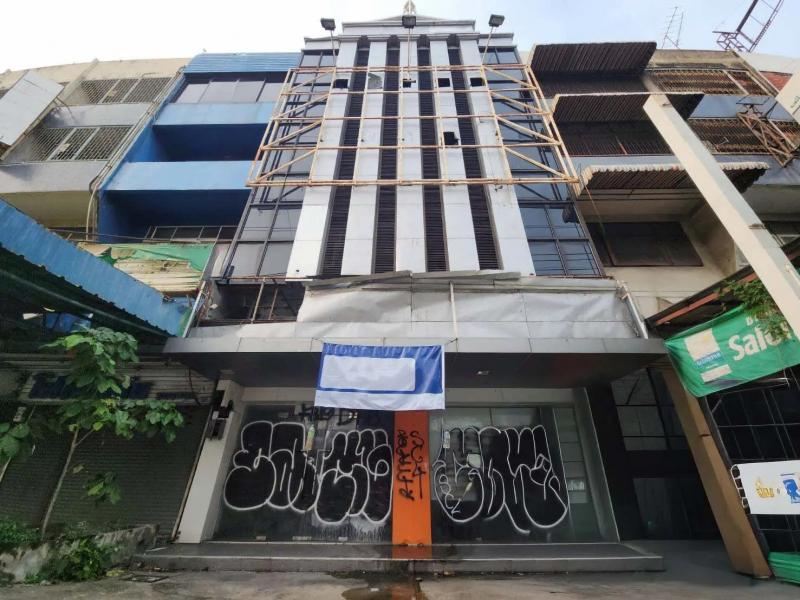    ขาย สำนักงาน รามอินทรา (กม.7) เขตบางกะปิ  กรุงเทพฯ ราคาโปรโมชั่น ลดพิเศษ  ถนน รามอินทรา แขวง จรเข้บัว เขต บางกะปิ จังหวัด กรุงเทพมหานคร  ราคาโปรโมชั่น  13,181,000  บาท    ลดจาก  14,400,000   บาท ราคาโปรโมชั่นตั้งแต่วันที่  2 มีนาคม - 31 พฤษภาคม 2569  รายละเอียดทรัพย์ -  เนื้อที่ 42.00 ตร.ว.  พื้นที่ใช้สอย 560.00 ตร.ม. -  บ้านหันไปทางทิศ ตะวันตกเฉียงใต้  พิกัดทรัพย์ : https://maps.app.goo.gl/MQ4urqcwsZ4mjJJ37  สถานที่ใกล้เคียง   -  ตล�