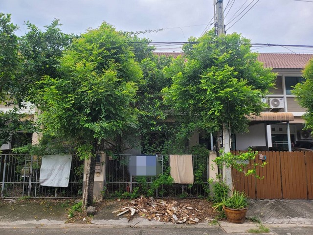  รหัสทรัพย์ (Code ID) :  PTT-26-P00227  ราคา  1,032,000 บาท (ราคาต่อรองได้) ▸ เนื้อที่  18 ตารางวา พื้นที่ใช้สอย 114 ตารางเมตร   ▸ - ห้องนอน - ห้องน้ำ    ▸ 1 ที่จอดรถ   ทาวน์เฮ้าส์หันไปทางทิศ   พิกัดทรัพย์ : https://maps.app.goo.gl/aW4ogEZzNowJSsrM8  สถานที่ใกล้เคียง ▸ใกล้ตลาดเทิดไท ▸ใกล้โรงพยาบาลบางเสาธง ▸ใกล้สยาม พรีเมี่ยม เอาท์เล็ต ▸ใกล้สถานีอนามัยตำบลเปร็ง  สอบถามเพิ่มเติม / นัดชม โทร. 097-419-5982(พลอย) โทร. 096-932-4624(ออมสิน) Line : @panaya (มี@ด้�