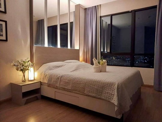 TEL : 092-288 9359 คุณดนิตาLine : https://line.me/ti/p/yxo92dHWP1รายละเอียด : พื้นที่ 90.02 ตรม. ชั้น22  ห้องสวย วิวเมืองและวิวทะเล 2 ห้องนอน  3 ห้องน้ำชั้นสูง วิวเมือง โปร่ง โล่งสบายห้องมุม ครัวปิด แยกโซนชัดเจนเฟอร์นิเจอร์ครบ เครื่องใช้ไฟฟ้าพร้อมเข้าอยู่สิ่งอำนวยความสะดวก :- สระว่ายน้ำ / ฟิตเนส- ที่จอดรถ / รปภ. 24 ชม.- ล็อบบี้ / ลิฟต์ล็อกชั้นใกล้สถานที่สำคัญ :- โรบินสัน ศรีราชา- รพ.พญาไท ศรีราชา- J-Park, AEON Mall- นิคมฯ แ�