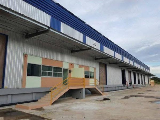  #ให้เช่าโรงงาน /โกดังพร้อมคลังสินค้าสร้างใหม่ ศรีมหาโพธิ ปราจีนบุรี ใกล้นิคมอุตสาหกรรม 304 และสวนอุตสาหกรรมโรจนะ #ผังสีเขียว ขอใบอนุญาต รง.4 ได้  ให้เช่า 145 บาท/ตรม.       ประกัน 3 เดือน ล่วงหน้า 1 เดือน หลายขนาดให้เลือก พื้นที่ใช้สอยคลังมากว่า 80,000 ตรม. ประกอบด้วย-อาคาร A : 6,469 ตรม.-อาคาร B : 8,639 ตรม.-อาคาร C : 8,782 ตรม.-อาคาร D : 9,795 ตรม.-อาคาร E : 9,975 ตรม.-อาคาร F : 9,975 ตรม.-อาคาร G : 6,557 ตรม. สิ่งอำนวยความ�