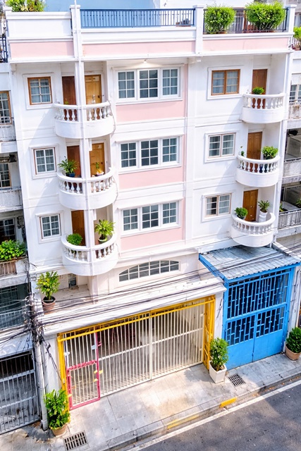 ฟู้ดแลนด์ ศรีนครินทร์ 350ม. บางจาก ใกล้MRT ศรีแบริ่ง 900 ม. อาคารพาณิชย์ 4.5 ชั้น 4 นอน 4 น้ำ  20 ตร.ว. 350 ตร.ม.14,998 B-M.ทำเลศักยภาพ เหมาะอยู่อาศัย ออฟฟิศ และค้าขาย ใกล้รร.เซนต์โยเซฟบางนา 3.2 กม.รถไฟฟ้าสีเหลือง เดินทางเข้าเมืองง่าย เชื่อมต่อถนนหลักได้สะดวกFoodland Srinakarin, 350m from Bangchak. near MRT Sri Bearing 900 m.4.5 story commercial building with 4 bed 4 bath  usable area 20 sq.wa. 350 sq.m. rent 14,9998B-M prime location suitable for residence office and retail near St Joseph Bangna School 3.2 km. and Yellow Line Skytrain easy access to city and main roadsถ.สุขุมวิท แบริ�