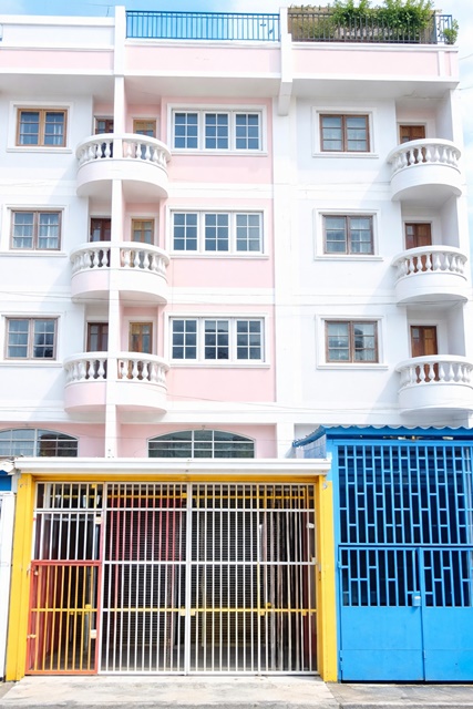 ใกล้MRT ศรีแบริ่ง 900 ม. อาคารพาณิชย์ 4.5 ชั้น 4 นอน 4 น้ำ  20 ตร.ว. 350 ตร.ม.ฟู้ดแลนด์ ศรีนครินทร์ 350ม. บางจาก 14,999 B-M.ทำเลศักยภาพ เหมาะอยู่อาศัย ออฟฟิศ และค้าขาย ใกล้รร.เซนต์โยเซฟบางนา 3.2 กม.รถไฟฟ้าสีเหลือง เดินทางเข้าเมืองง่าย เชื่อมต่อถนนหลักได้สะดวกnear MRT Sri Bearing 900 m.4.5 story commercial building with 4 bed Foodland Srinakarin, 350m from Bangchak.4 bath  usable area 20 sq.wa. 350 sq.m. rent 14,999 B-M prime location suitable for residence office and retail near St Joseph Bangna School 3.2 km. and Yellow Line Skytrain easy access to city and main roadsถ.สุขุมวิท แบริ�