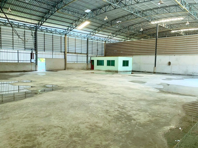 รถเทรลเลอร์40ฟุต MRTรามอินทรา กม.6 900ม. นวลจันทร์  ใกล้เลียบด่วนเอกมัย รามอินทรา โกดังพร้อมออฟฟิศ 1 นอน 2 น้ำ 145 ตร.ว. 580 ตร.ม. 86,998B-M.ใกล้แฟชั่น 2.5กม. ทำเลศักยภาพ เหมาะคลังสินค้า โลจิสติกส์ และธุรกิจ  เกษตรนวมินทร์ เดินทางสะดวก รองรับการใช้งานทั้งคลังสินค้า และสำนักงาน เข้า-ออกได้สะดวกFashion Island 2.5 km.40-foot trailer Nuanchan Near Eakamai Ramintra Expressway. Warehouse with office space 1 bed 2 bath near MRT Ramintra Km. 6 900m.  145sq.wa. 580sq.m. rent 86,998B-M suitable for warehousing and office use trailer truck access   