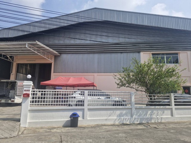 RK0887 ให้เช่าโรงงาน พื้นที่สีม่วง ติดถนนแพรกษาโกดัง 692 ตร.ม.  รับน้ำหนักได้ 3 ตันต่อ ตร.ม.  รถคอรเทรนเนอรืเข้าใด้ โกดัง  ติดถนนแพรกษาที่ตั้ง ต.แพรกษา อ.เมือง จ.สมุทรปราการ พื้นที่สีม่วง 345 ตรว. ( 1,380 ตร.ม.)โกดัง 692 ตร.ม.พื้นที่รับน้ำหนักได้ 3 ตัน/ตร.ม.รอบโกดัง 688 ตร.ม. ไฟฟ้า 3 เฟส ผลิตใด้ ขอใบ รง. ใด้ราคาเช่า 135,000 / เดือน  สัญญา 3 ปีมัดจำ 3 เดือน ล่วงหน้า 1 เดือนWarehouse on Phraeksa RoadLocation: Phraeksa Subdistrict, Mueang District, Samut Prakan