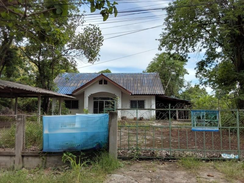   ขาย บ้านเดี่ยว/ทาวน์เฮ้าส์/คอนโด โครงการ ขาย บ้านเดี่ยว ถนน แยกจากถนนสายเลี่ยงเมืองเชียงใหม่รอบนอก(ทล.121) เชียงใหม่  ถนนแยกจากถนนสายเลี่ยงเมืองเชียงใหม่รอบนอก(ทล.121) เชียงใหม่ ตำบลสันกลาง  อำเภอสันกำแพง เชียงใหม่    ราคาโปรโมชั่น  2,074,000    บาท    ลดจาก   2,684,000.00   บาท ราคาโปรโมชั่นตั้งแต่วันที่  13 มีนาคม - 31 พฤษภาคม 2569  รายละเอียดทรัพย์ -  เนื้อที่ 0-1-32.4 ตร.ว.  -  บ้านหันไปทางทิศ ตะวัน